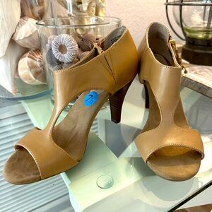 Adrianne Vittadini Leather Heel, size 7.5